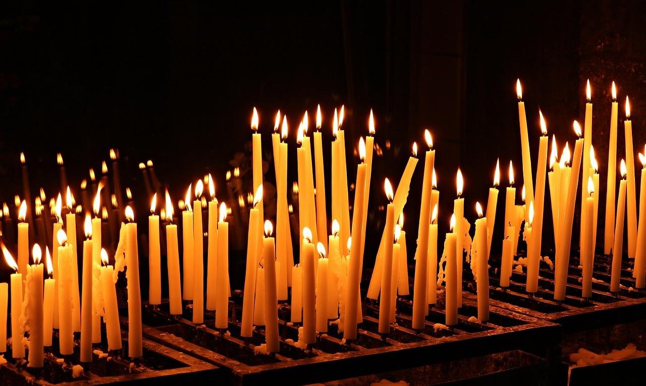 Lire la suite à propos de l’article Divination avec les Bougies : Connexion Spirituelle et Rituels Sacrés