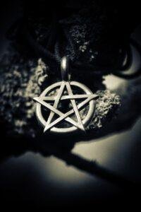 Lire la suite à propos de l’article Comprendre l&rsquo;Envoutement Amoureux en Occultisme